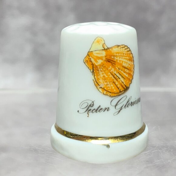Porcelain Thimble Gold Trim & Scallop Shell Design Pecten Gloriosus By Agiftcorp - Picture 7 of 10